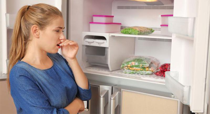 كيف اجعل رائحة الثلاجة جميلة؟ إليكِ 10 طرق للتخلص من الرائحة الكريهة